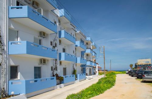 Emi Seaside - image 6