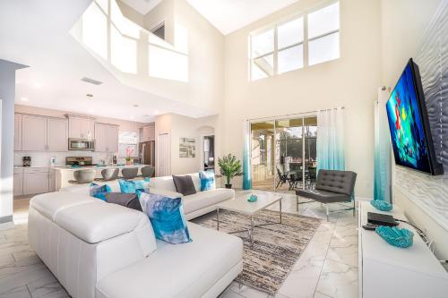 JG2813 Storey Lake Condo 5 bed 5 bath Free Waterpark - image 5