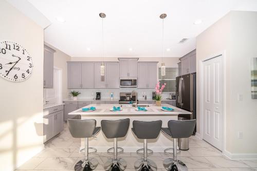 JG2813 Storey Lake Condo 5 bed 5 bath Free Waterpark - image 6