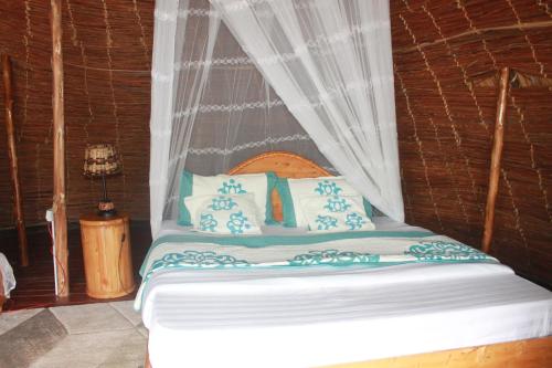 מיטה, Paradise Eco-Hub in Kabale
