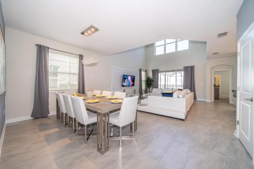 MN2778 Storey Lake Condo 5 bed 5 bath Private Pool & Free Waterpark - image 6