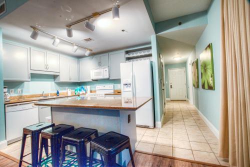 Laketown Wharf 238! Beautiful 3 BD Great Amenities And Great Location - image 7