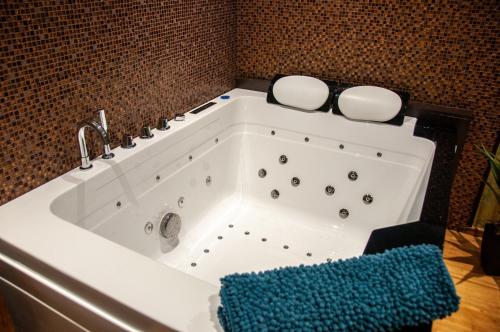 Vip room 209 in Trooz