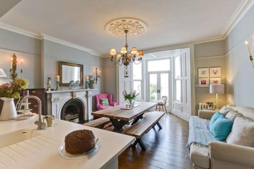 Зовнішній вигляд готелю, Bay House in Бомарі