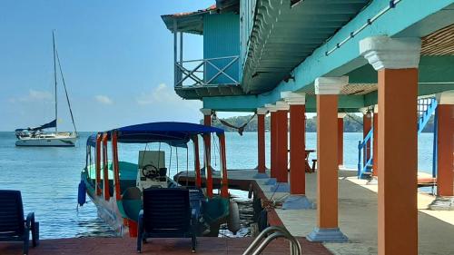 Lingkungan sekitar, Hotel El Delfin in Livingston