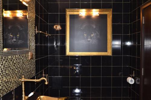 Hotel Africa - image 2