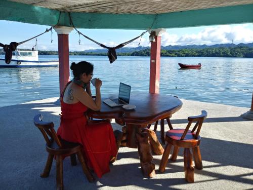 Lingkungan sekitar, Hotel El Delfin in Livingston