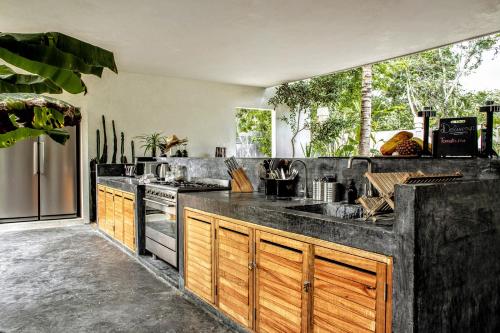 Villa in La Veleta for 16 guests - image 2