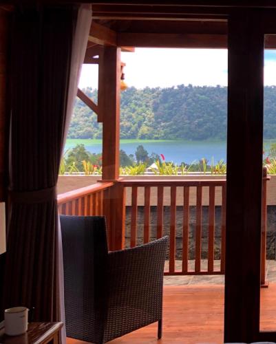 BUYAN LODGE lake view villa Bali