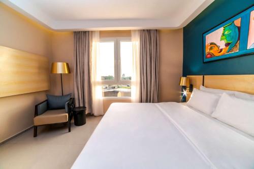 King Room with City View image 6
