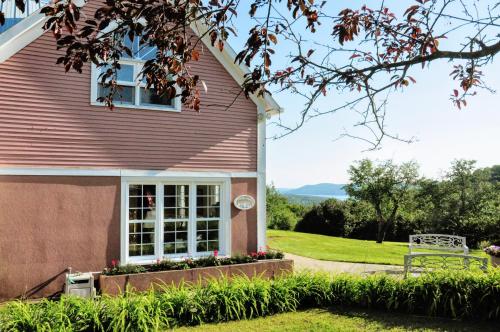 Buitenkant, Auberge Le Tricorne in Bromont (QC)