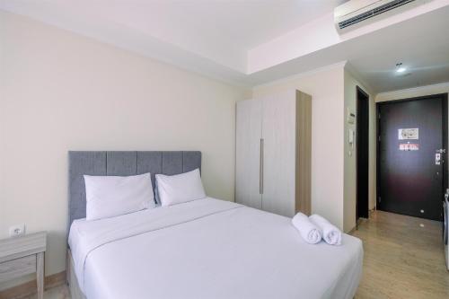 Warm and Cozy Studio Room at Menteng Park Apartment By Travelio - image 5