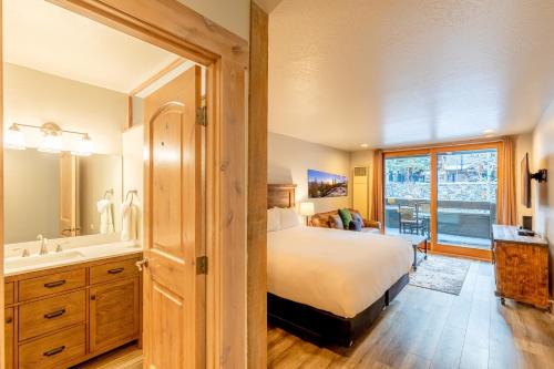 Hotel room in Timber Creek Lodge condo - main image
