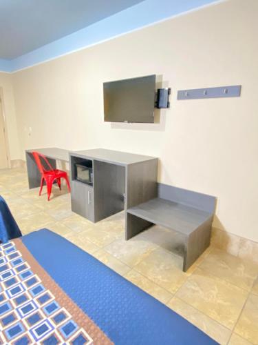 Texas Inn & Suites McAllen at La Plaza Mall and Airport - image 4