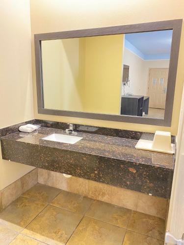 Texas Inn & Suites McAllen at La Plaza Mall and Airport