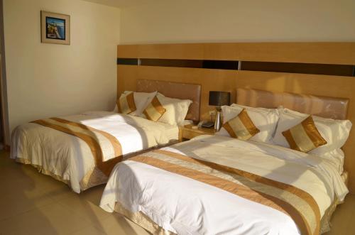 Quadruple Room with Balcony and Sea View image 6