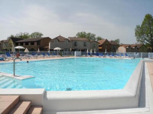 Maison familiale 7/8 pers avec piscine et verdure toute équipée gîte à louer Soubirous