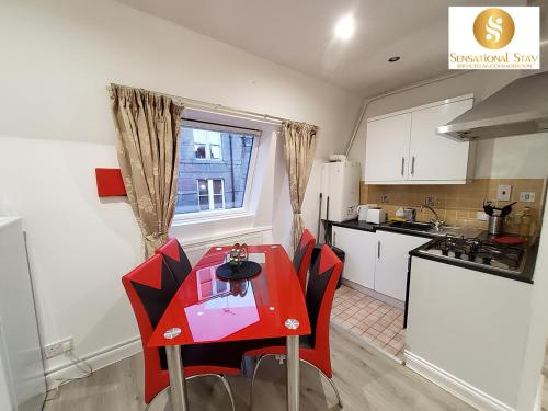 1 & 3 Bedroom Apt by Sensational Stay Serviced Accommodation - Adelphi Suites - image 4