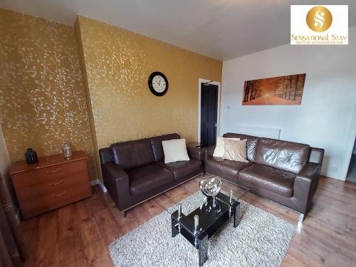 4 Bedroom Apt at Sensational Stay Serviced Accommodation Aberdeen - Roslin Street - main image