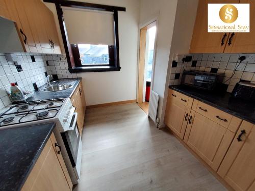 4 Bedroom Apt at Sensational Stay Serviced Accommodation Aberdeen - Roslin Street - image 4