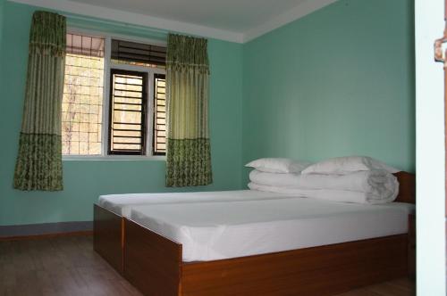 2 twin beds