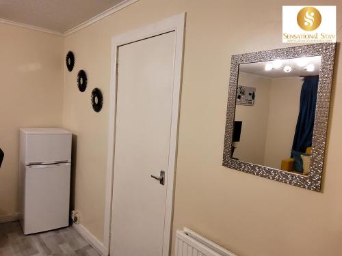 2 Bedroom Apt  Sensational Stay Serviced Accommodation Aberdeen- Middlefield Place - image 13