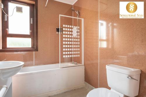 2 Bedroom Apt  Sensational Stay Serviced Accommodation Aberdeen- Middlefield Place - image 8