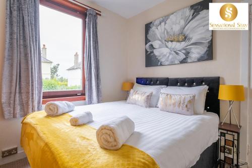 2 Bedroom Apt  Sensational Stay Serviced Accommodation Aberdeen- Middlefield Place - image 6
