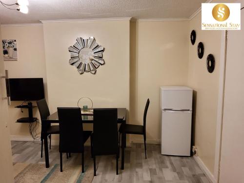 2 Bedroom Apt  Sensational Stay Serviced Accommodation Aberdeen- Middlefield Place - image 11