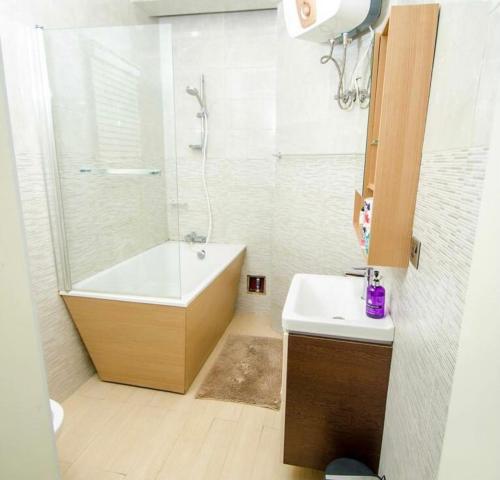 Modern 3 Bedroom Apartment.