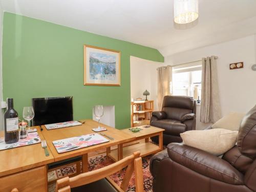 Holly Cottage - image 3