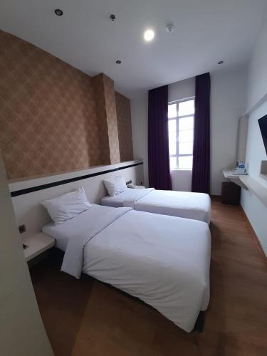 Standard Twin Room image 3