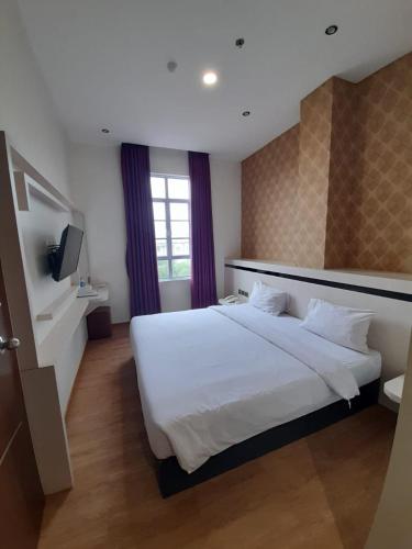 Standard Double Room image 6