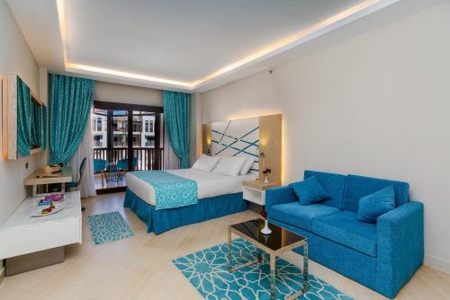 Superior Double Room with Sea Side View image 6