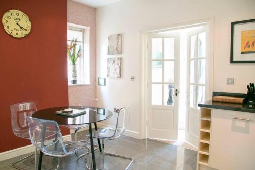 The Green House deluxe ground floor apartment - image 2