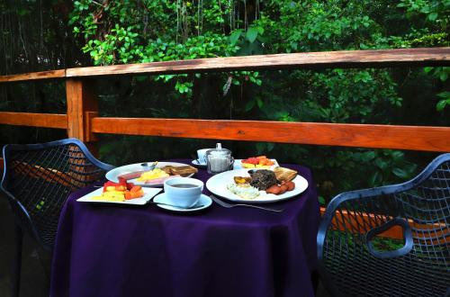 Toit ja joogid, Tirimbina Rainforest Lodge in La Virgen