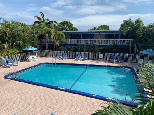 Rodeway Inn & Suites Fort Lauderdale Airport & Cruise Port - 수영장