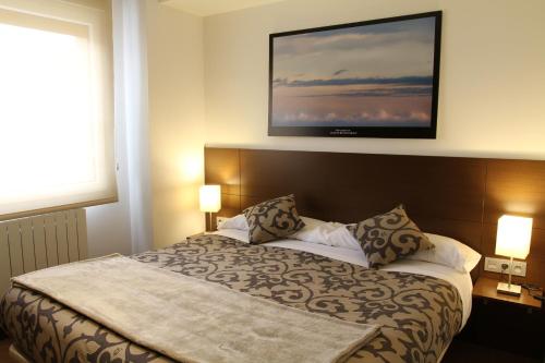 Double or Twin Room image 5