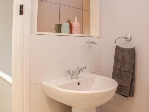1 Royal Oak Cottages - image 6