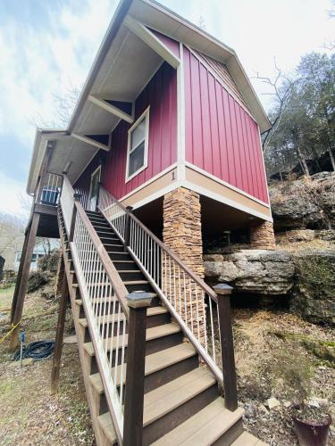 All Seasons Treehouse Village in Eureka Springs, USA