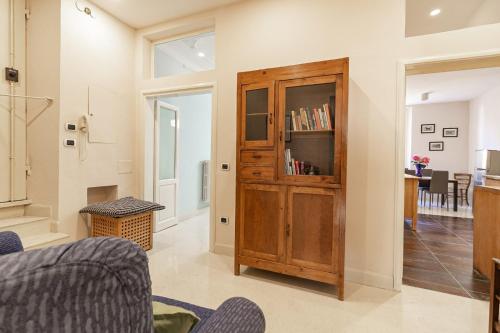Spacious Three Bedroom Apartment On the Arno