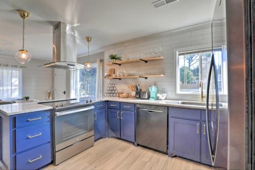 Chic Charleston Home - Half Mile to Park Circle! in Charleston, USA