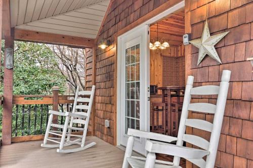 The Boat House Creekside Getaway in Hot Springs! in Hot Springs, USA