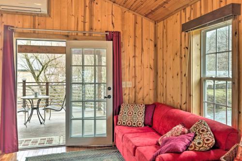 The Boat House Creekside Getaway in Hot Springs! in Hot Springs, USA