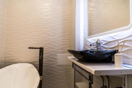Black Sapphire Residency