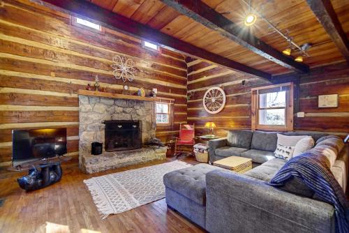 B&B Townsend - Cozy Log Cabin 6 Mi to Great Smoky Mtns NP! - Bed and Breakfast Townsend