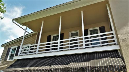 Downtown Bucher House detail