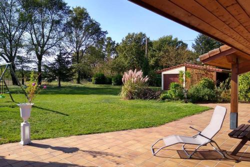Maison tout confort, espace vert - piscine - terrasse et bureau télétravail gîte à louer Colombier