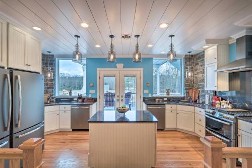 16 Mi to Camelback Resort Getaway with Game Room in إيستون