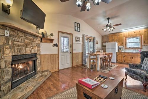 Pet-Friendly Wanderlust Cabin 5 Mi to Helen! - main image